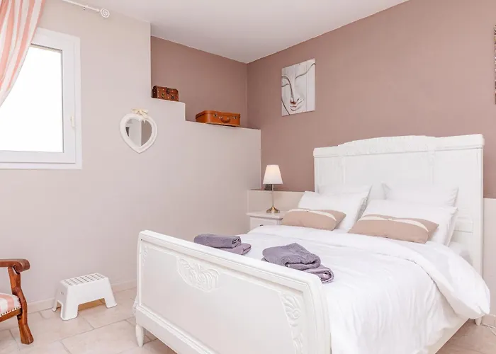 Larmes - Spacieuse - Piscine - Puybegon