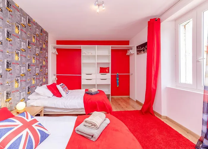 Larmes - Spacieuse - Piscine -