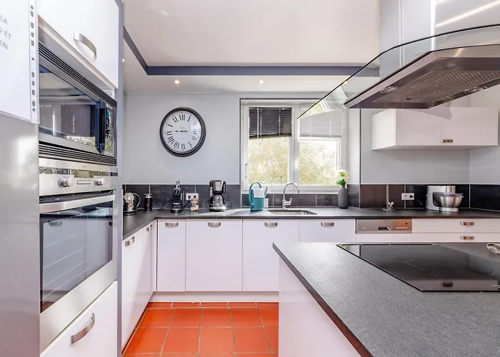 Larmes - Spacieuse - Piscine - 빌라