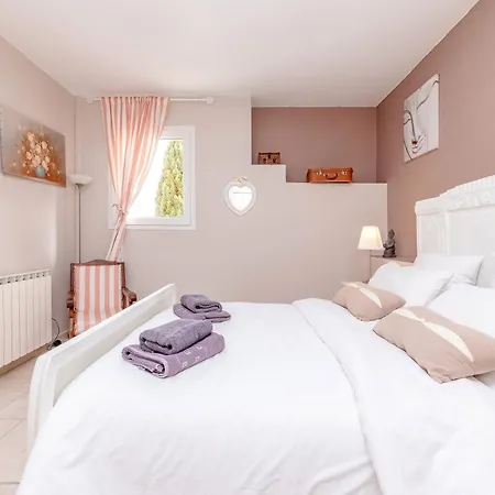 Larmes - Spacieuse - Piscine - Willa *