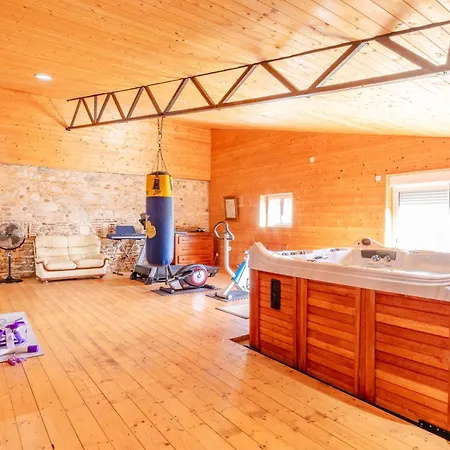 Larmes - Spacieuse - Piscine - Villa *