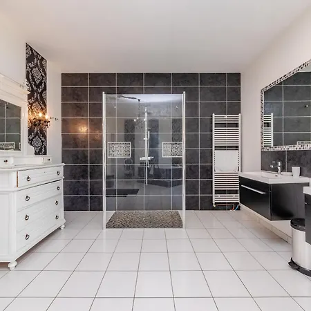 Larmes - Spacieuse - Piscine - Puybegon