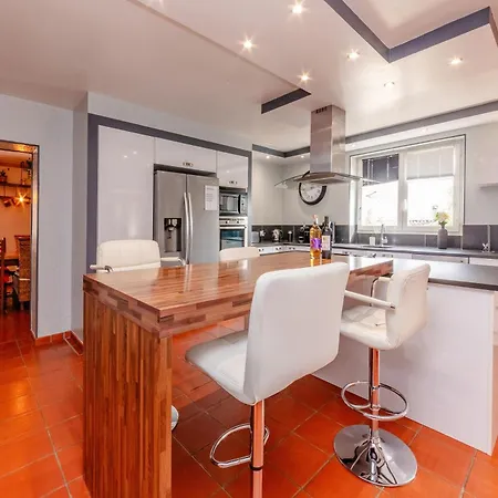 Villa Larmes - Spacieuse - Piscine -