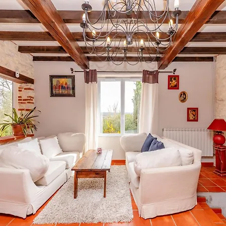 Larmes - Piscine & A Villa