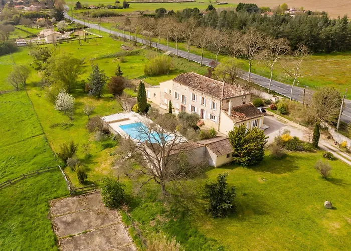 Villa Larmes - Spacieuse - Piscine - *